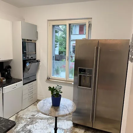 アパート Swisscheapholiday トゥーン